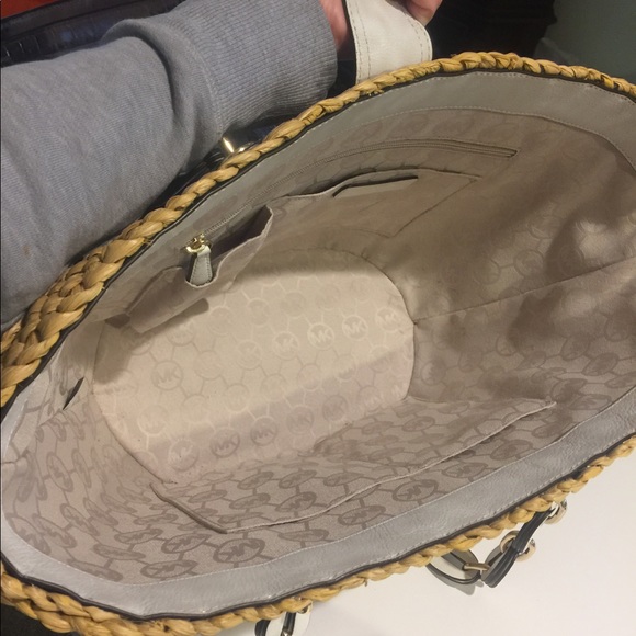 Michael Kors Extra Large Tote - Picture 4 of 4