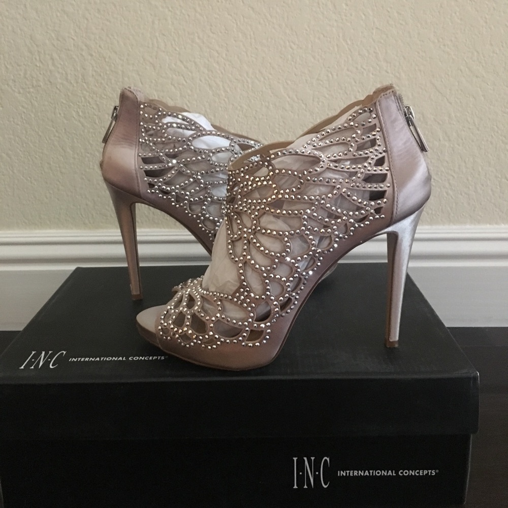 INC international concepts sandals