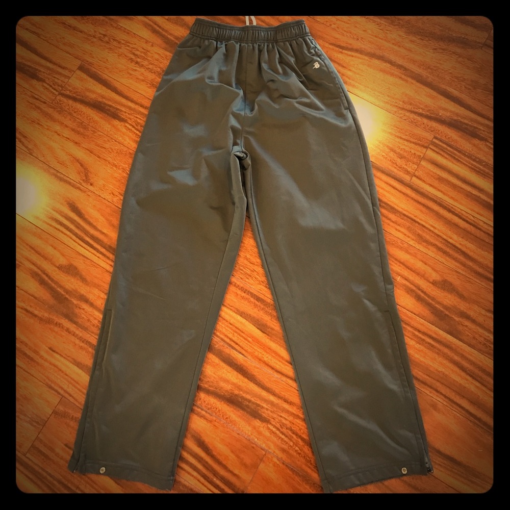 Athletic pants with adjustable ankles