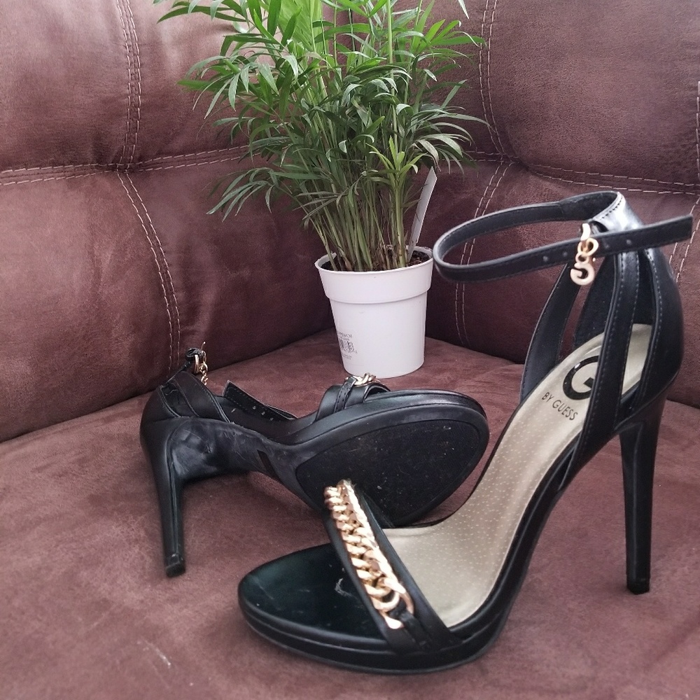 Guess heels! Black Leather!
