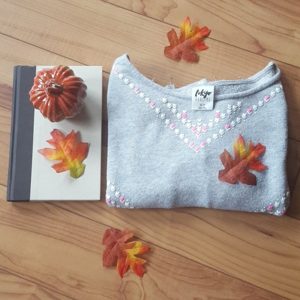 Adorable Cropped Sweater With Detailed Sleeves