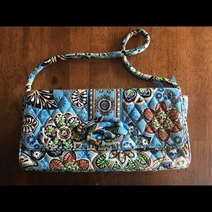 Vera Bradley "knot just a clutch" in Bali Blue