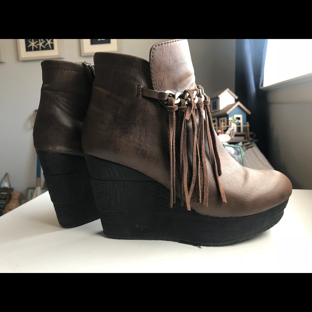 Sbicca Wedge Booties (6.5) Brown