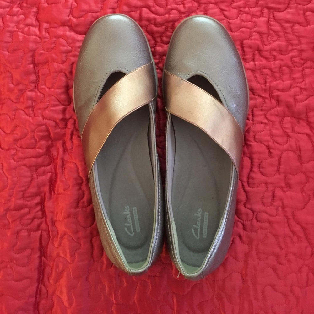 Clarks bronze flats