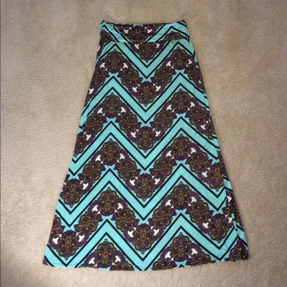 Mod Boutique Long Pattern Maxi Skirt