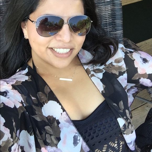 Meet your Posher, Laura - Picture 2 of 8