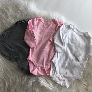 Set of 3 long sleeve onsies!