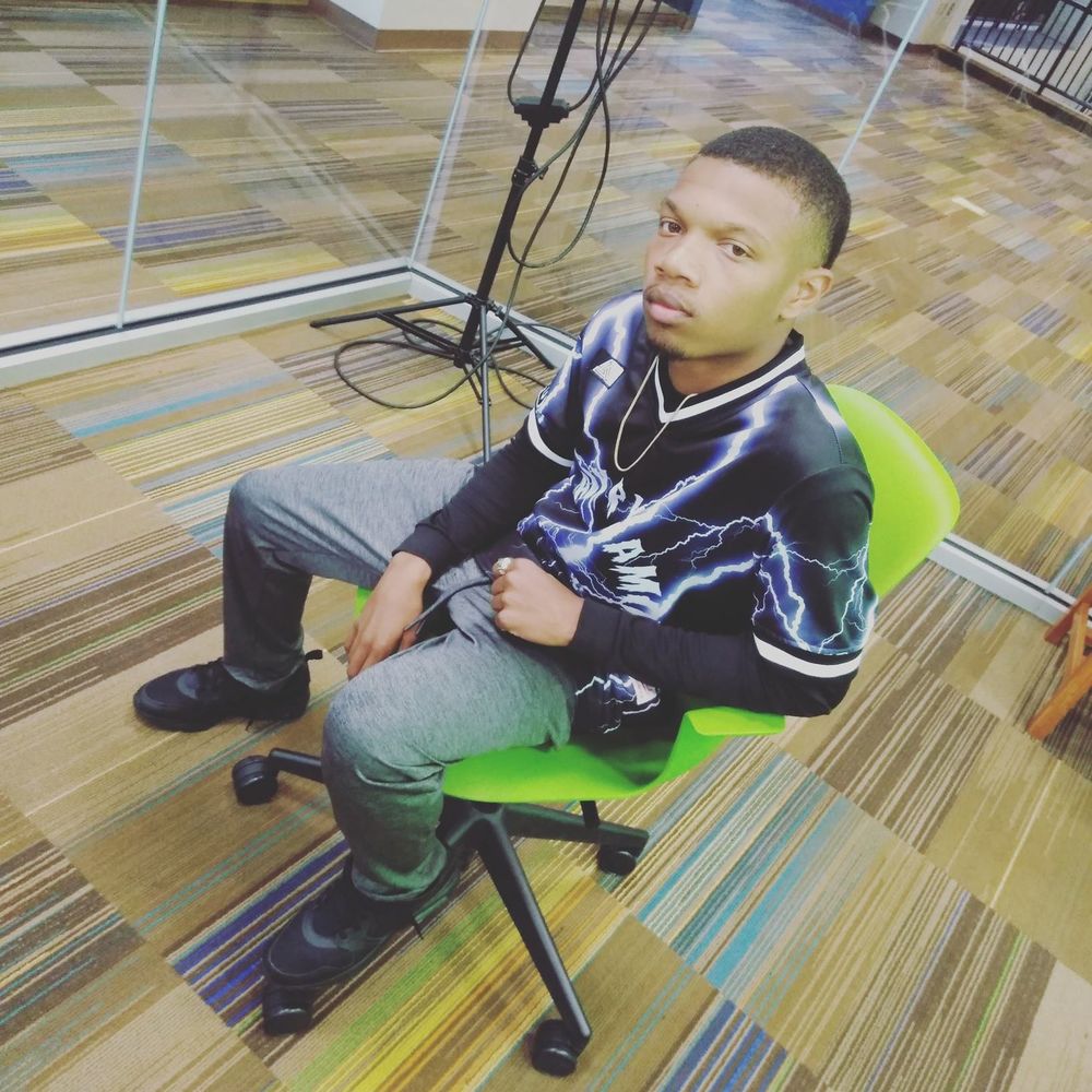 Meet your Posher, Hoshua