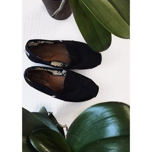 Black Classic Toms