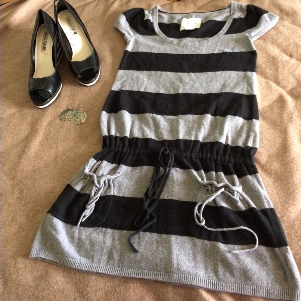 Price Reduced American Eagle string waist sweater