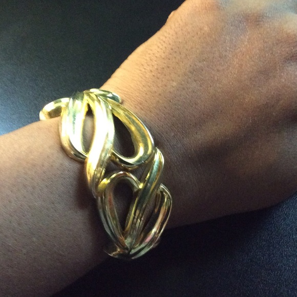 Fashion Jewelry | Hinged Goldtone Bracelet - Picture 4 of 7