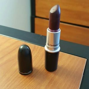 Mac lipstick in Hang-up (cremesheen)
