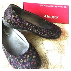 Alegria petal flats