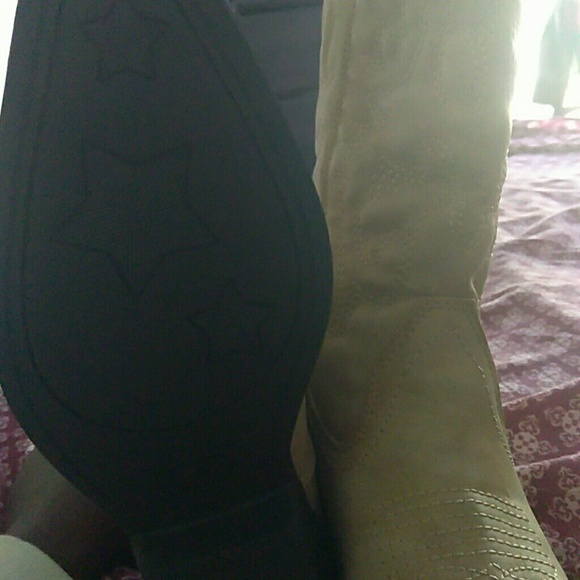 Cowboy boots - Picture 2 of 2
