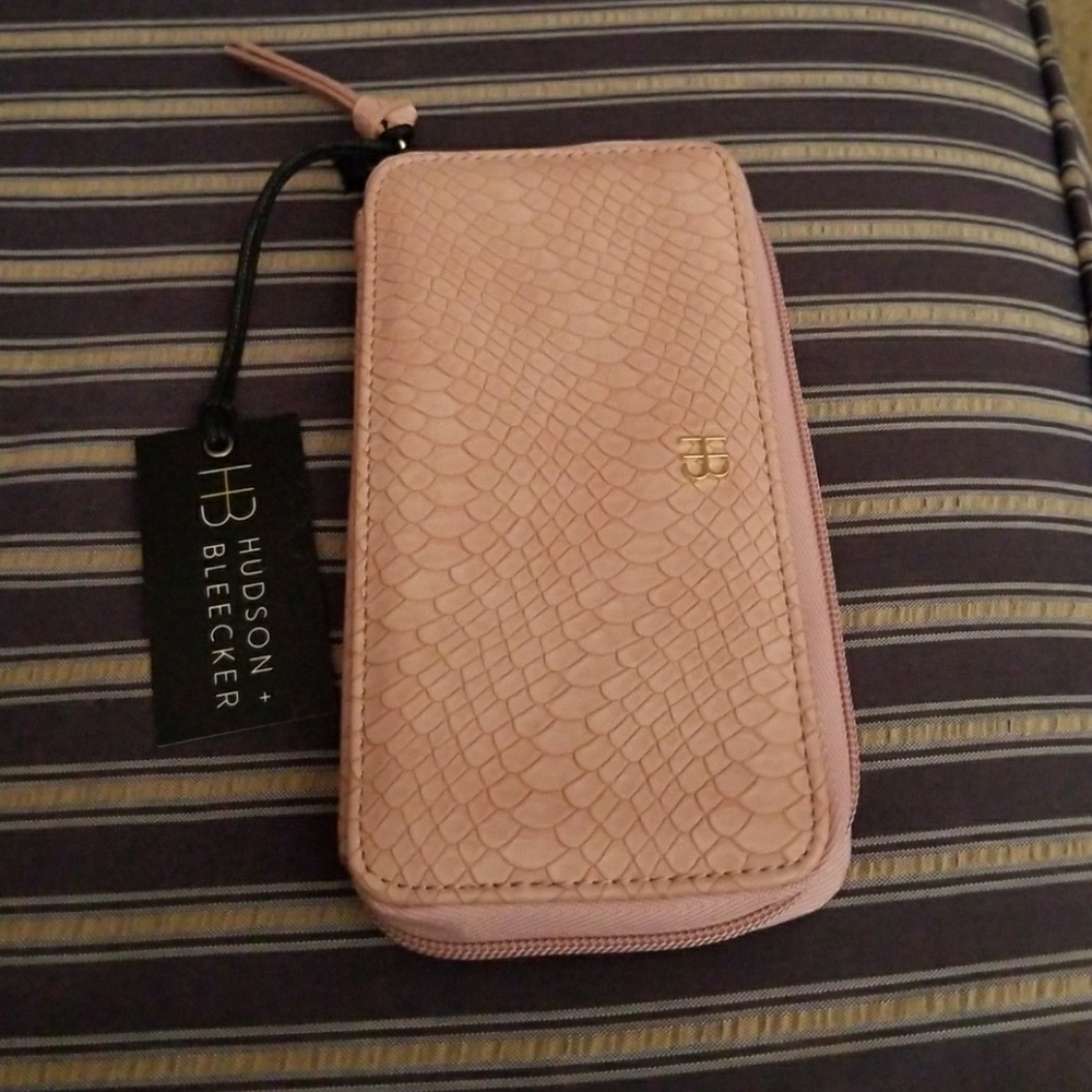 NWT Hudson and Bleeker Smart Phone wallet