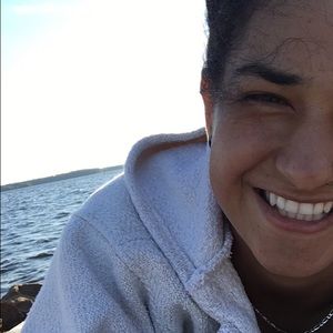 Meet your Posher, Monica