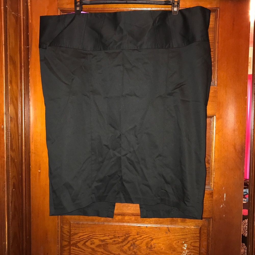 Torrid black pencil skirt with slit in back.