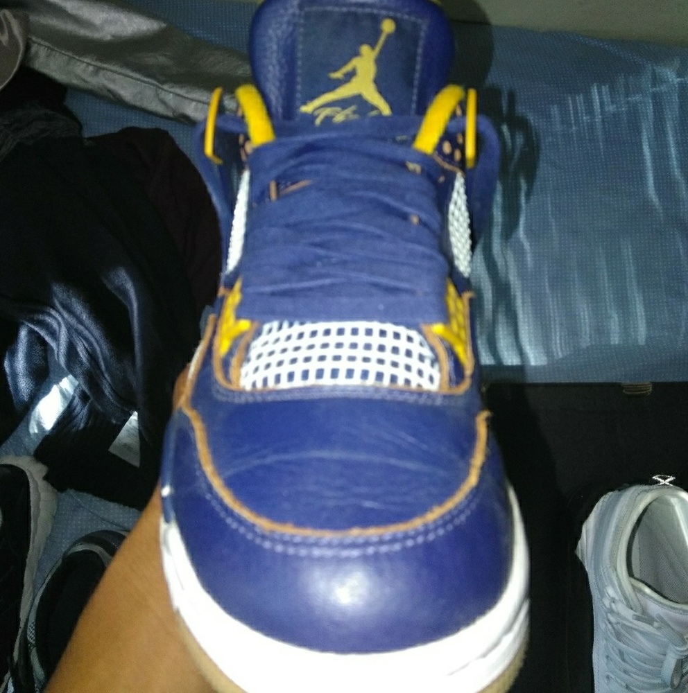 Air jordan 4s "flight from above"