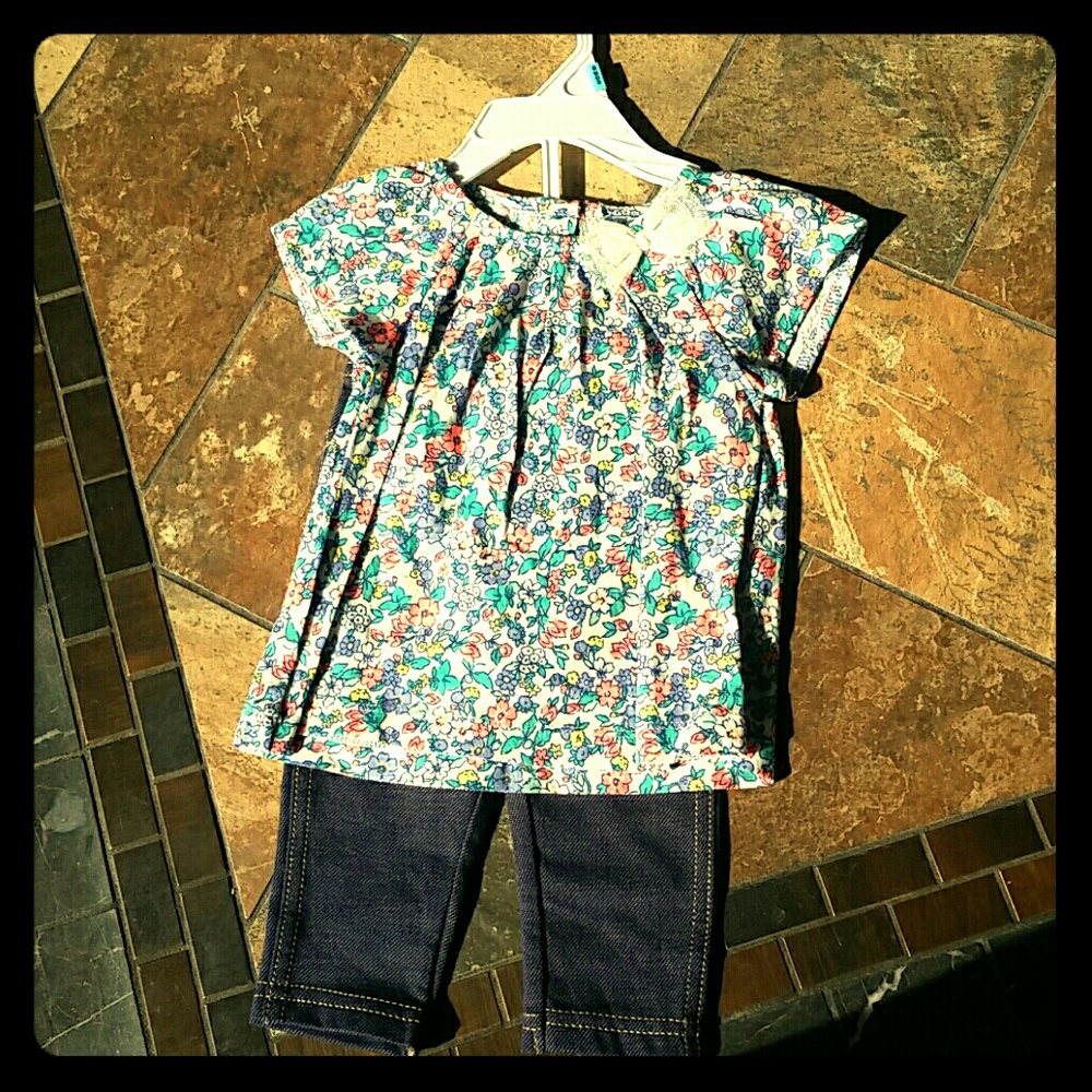 Carter's Baby Girls 2 Piece Outfit. 6 months.
