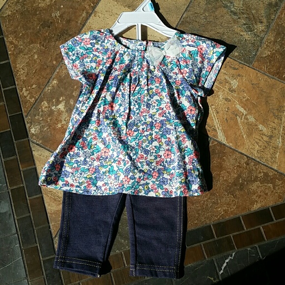 Carter's Baby Girls 2 Piece Outfit. 6 months. - Picture 2 of 6