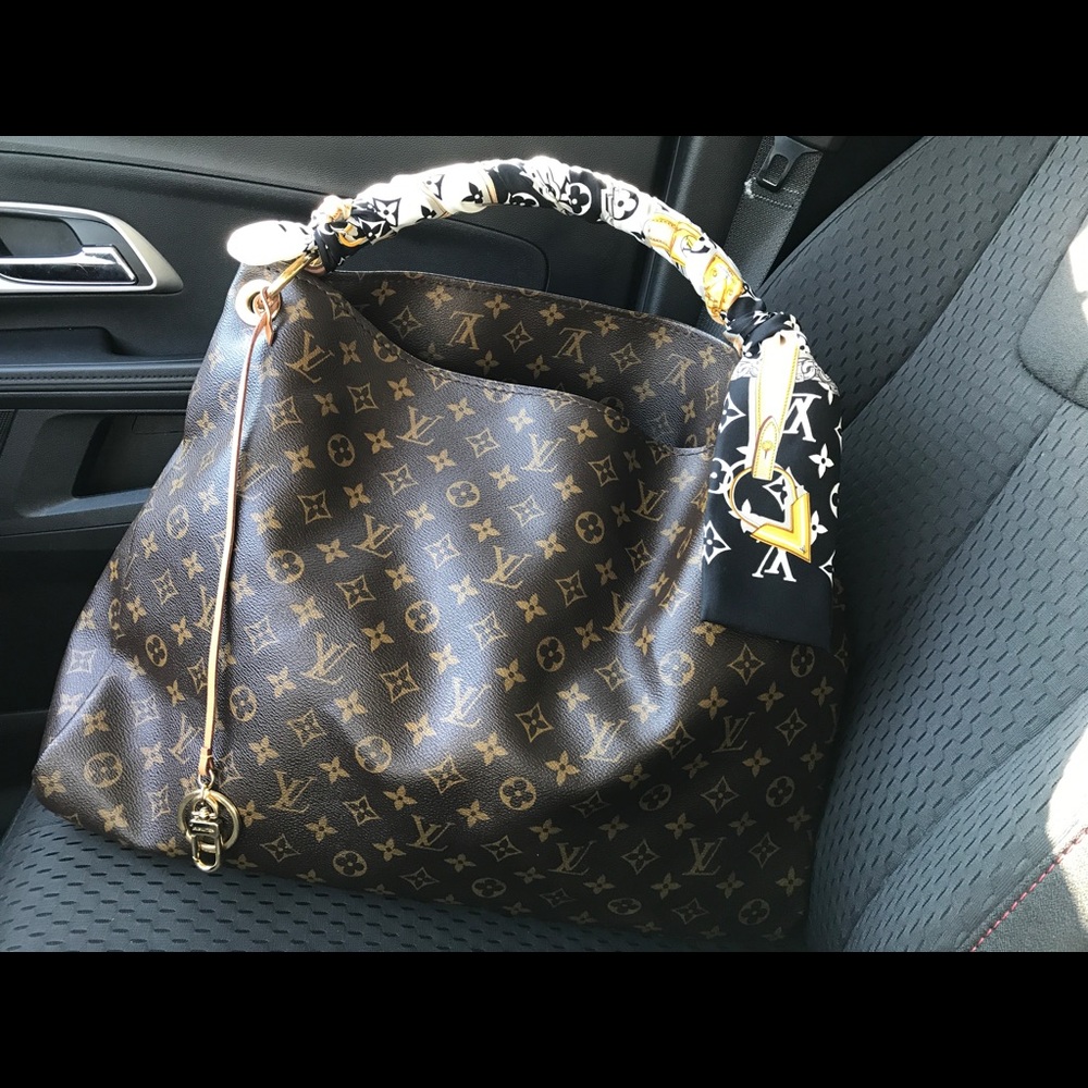 Discontinued Louis Vuttion Artsy GM in Excellent Condition