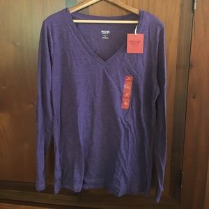 V-neck long sleeve t-Shirt