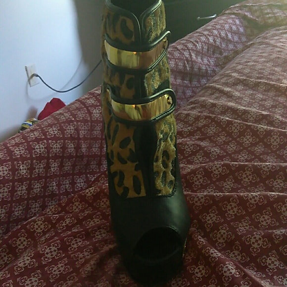 Shoes - Picture 2 of 3