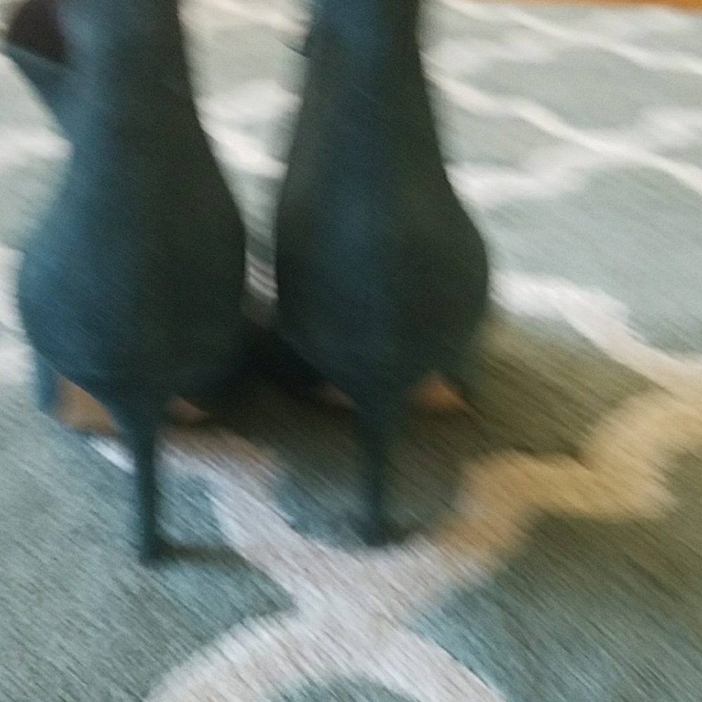 💋SOLD CALVIN KLEIN COLLECTION Booties Sz 37 / 7 - Picture 3 of 4