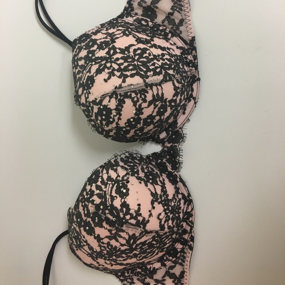 NEW 34c Victoria's Secret Very Sexy Push-up Bra