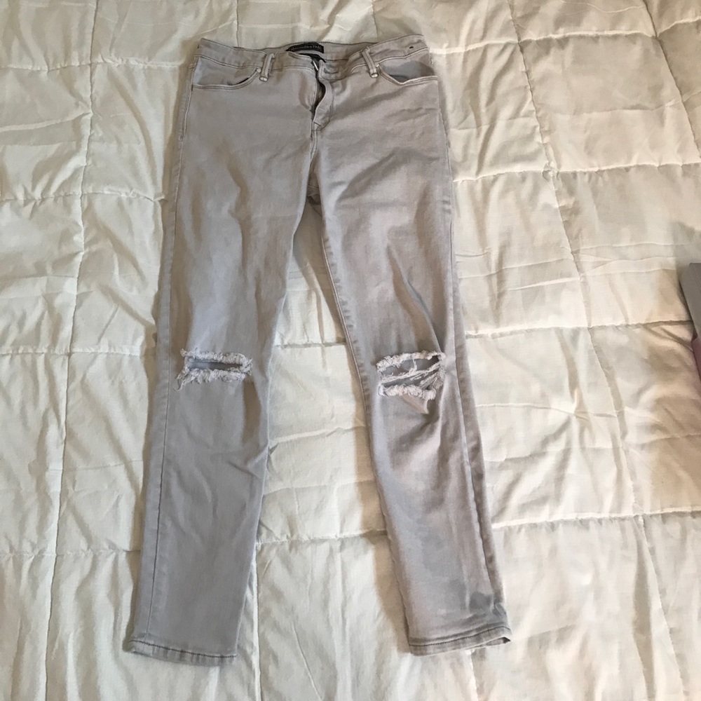 Grey Abercrombie and Fitch skinny jeans