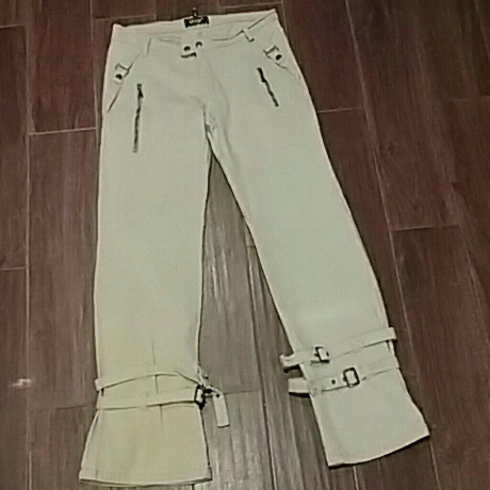 Yellow fitted jeans with buckles