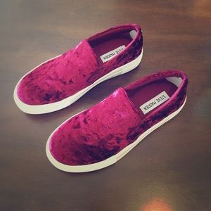 Steve Madden Gema Burgundy Velvet Sneakers