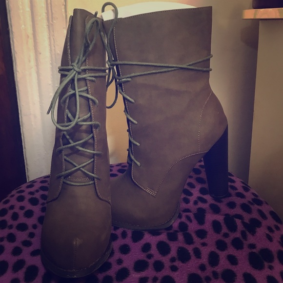 Boots - Picture 1 of 3