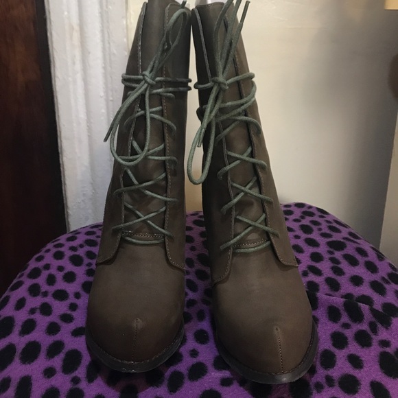 Boots - Picture 2 of 3