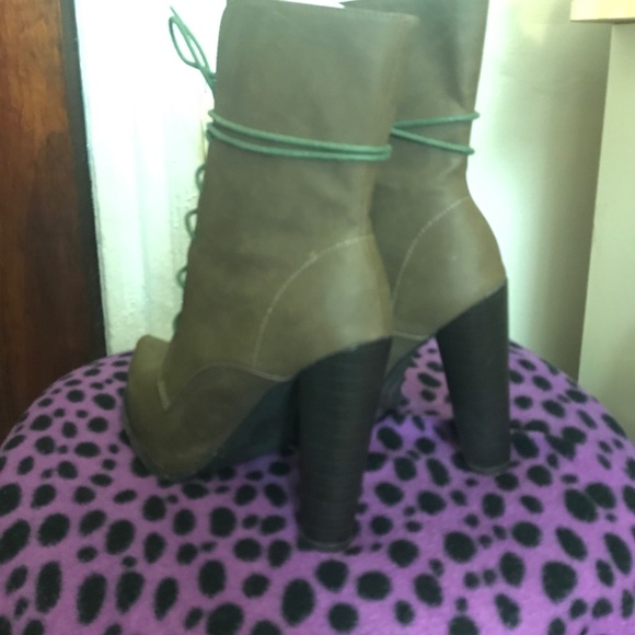 Boots - Picture 3 of 3