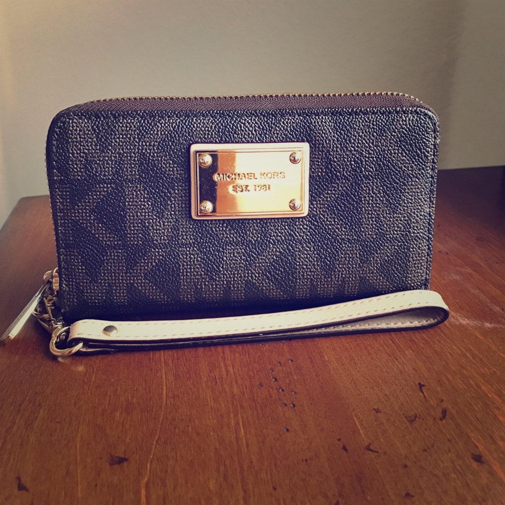 Michael Kors Wallet Phone Holder