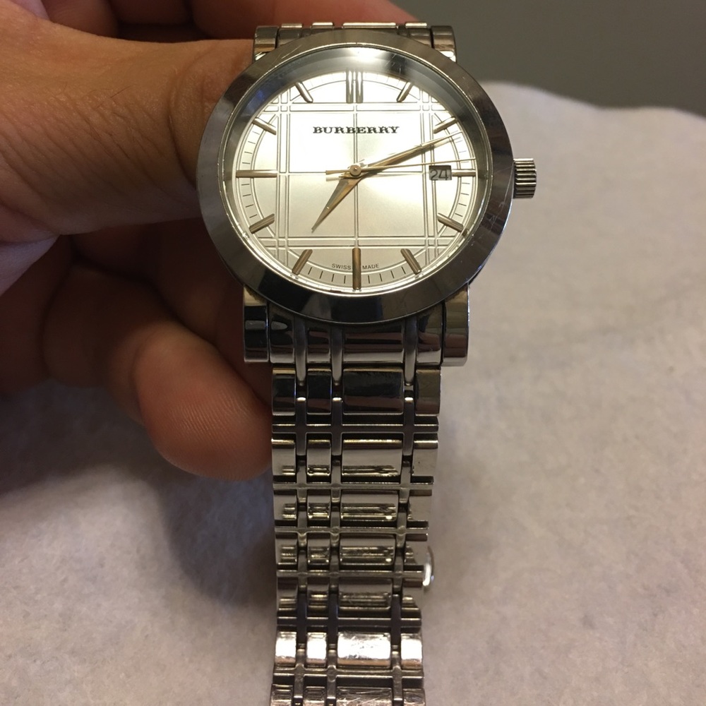 Burberry Heritage Silver Dial Silver Steel Strap Watch For Women - BU9400
