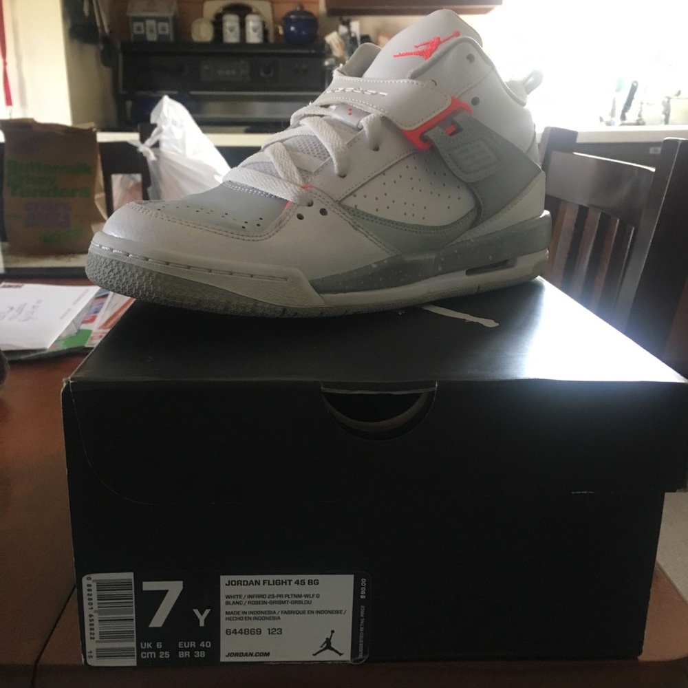 Kids or woman’s Jordan flight 45s size 7Y