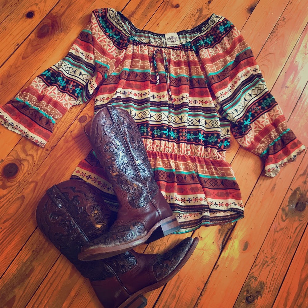 Beautiful semi-sheer western print ladies top. M