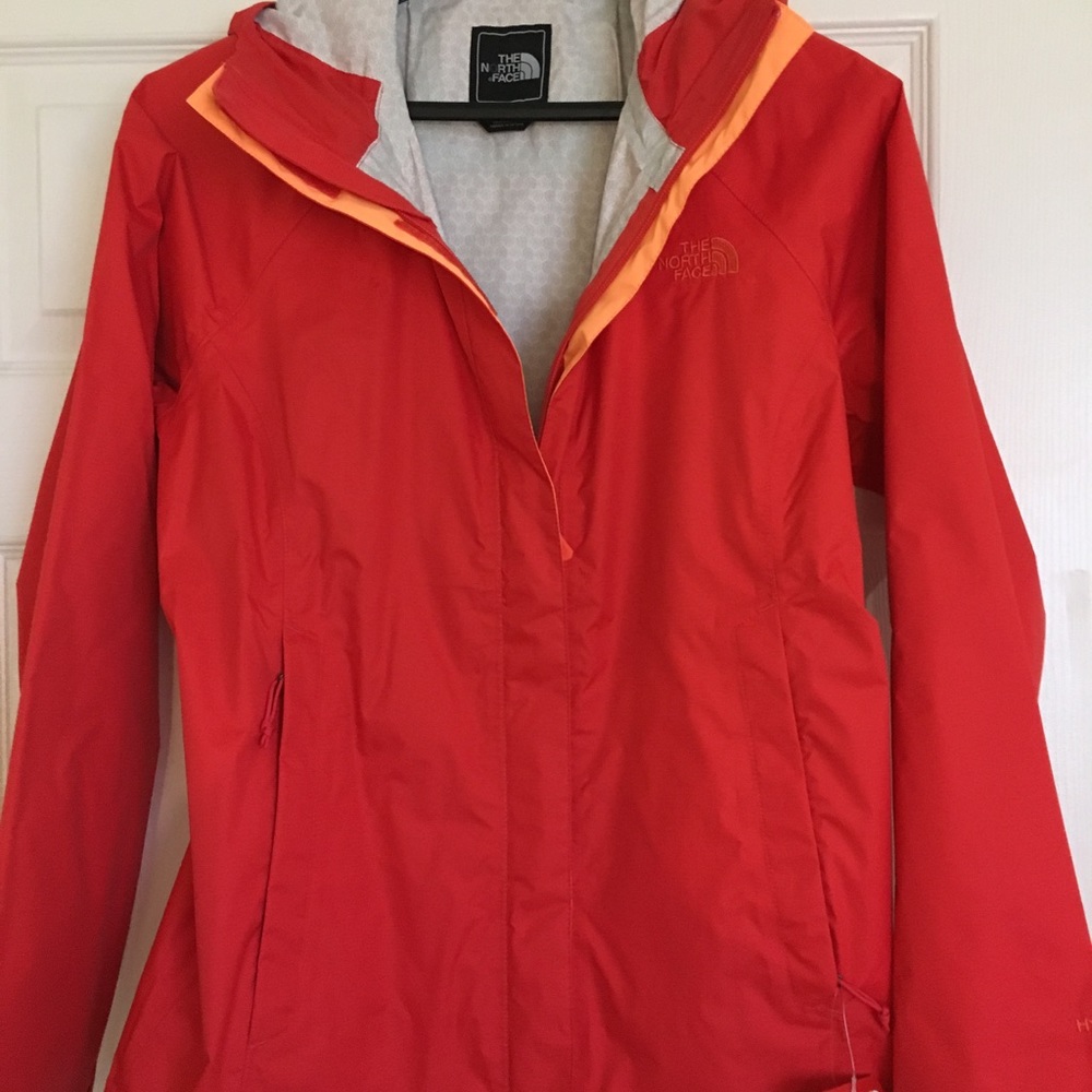 North Face rain jacket size m NWT
