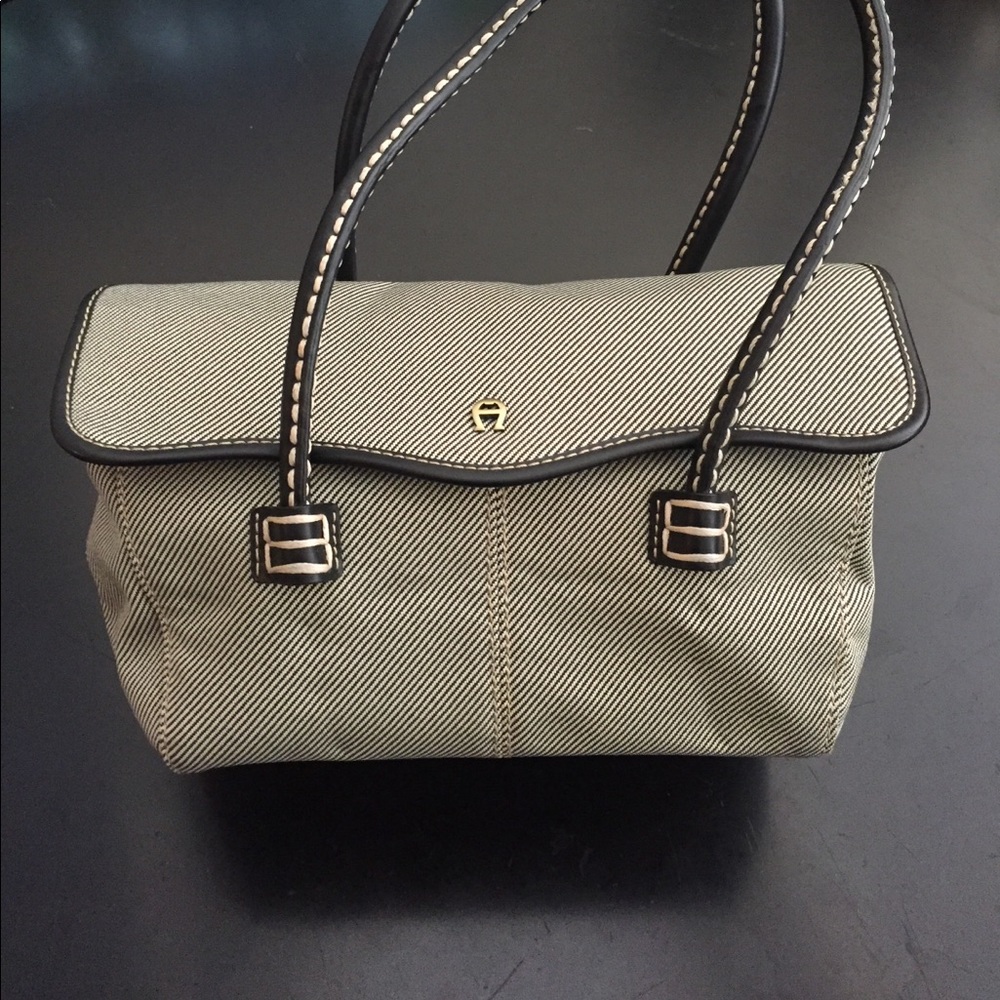 Black & White fine striped Etienne Aigner Purse