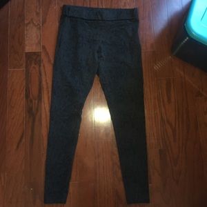 Snakeprint yoga pants