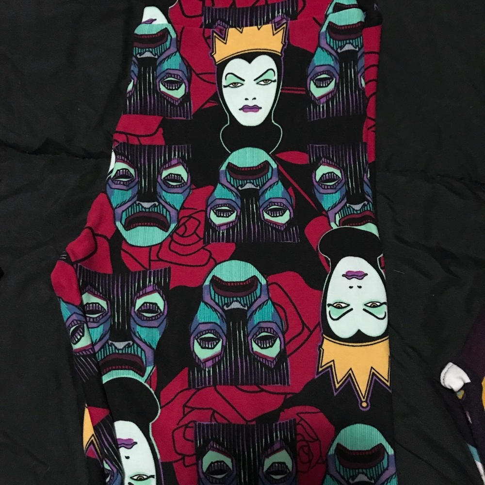 NWOT Lularoe Villian Leggings! 👑
