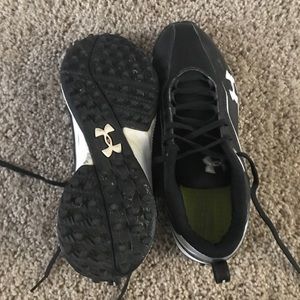 Boys under Armour cleats size 6