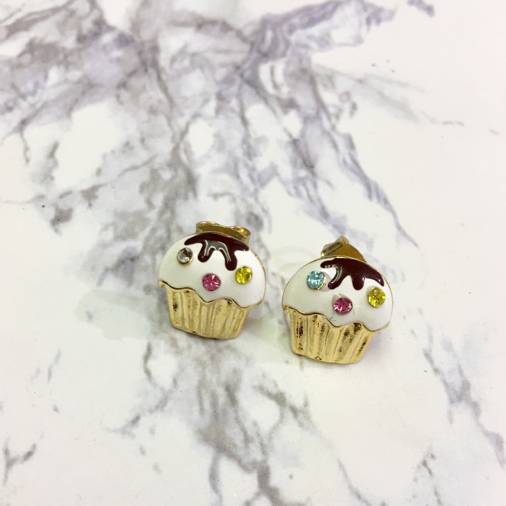 ✨🍬Brand New Cupcake earrings🍬✨