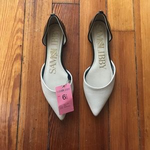 Nude and black pointed flats