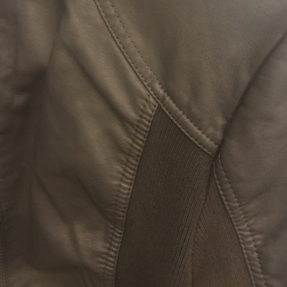 Leather jacket - Picture 4 of 5