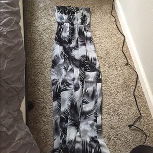 Flowy, high-slit strapless maxi dress