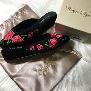 ✅SOLD Kevyn Wynn cocktail slippers