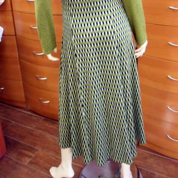 MID-CALF COLLARED DRESS GREEN MADE IN EUROPE - Picture 5 of 5